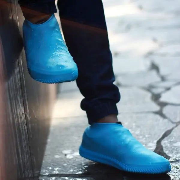 Waterproof Silicone Shoe Covers with Non-Slip Sole and Foldable Design Veldora