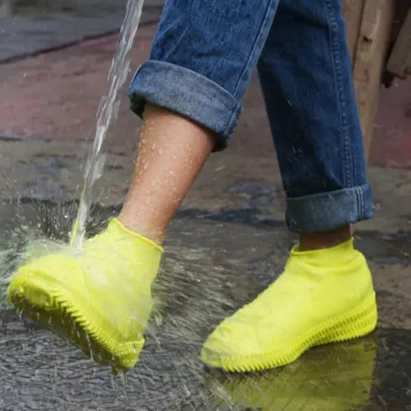 Waterproof Silicone Shoe Covers with Non-Slip Sole and Foldable Design Veldora