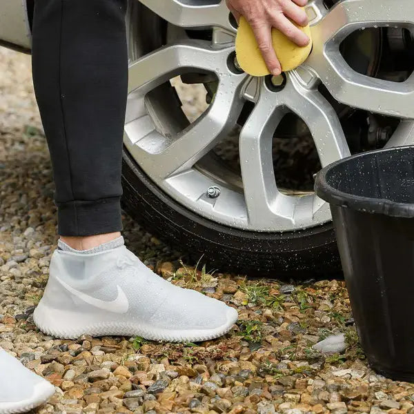 Waterproof Silicone Shoe Covers with Non-Slip Sole and Foldable Design Veldora